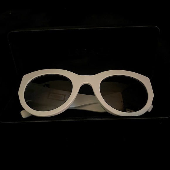 White Versace sunglasses - Picture 2 of 4